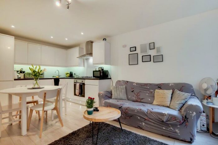 1 Bedroom Flat To Rent In Clarence Street, Kingston Upon Thames, KT1