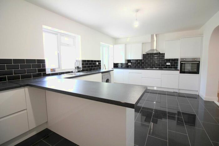 5 Bedroom Detached House To Rent In Kingsway, Stanwell, Staines, TW19
