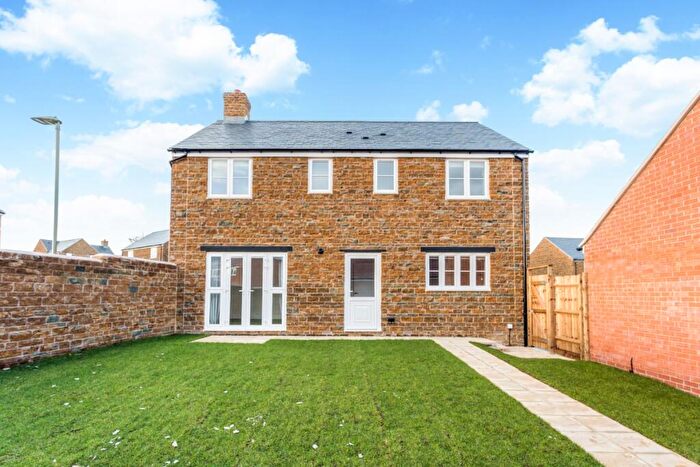 4 Bedroom Detached House To Rent In Dickenson Road Bloxham, OX15