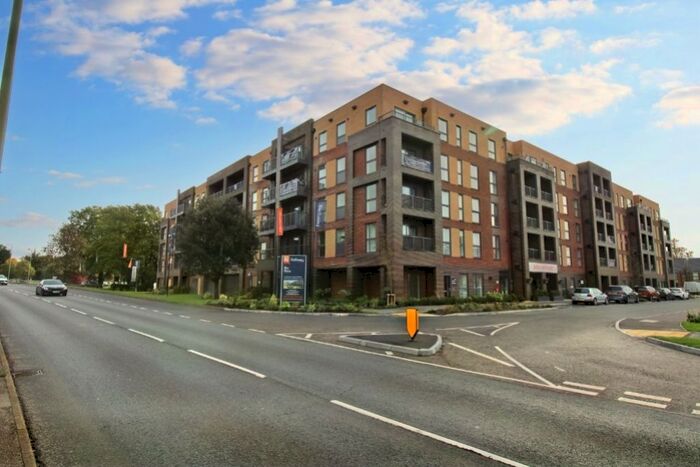 2 Bedroom Flat To Rent In Moorfield Place, Farnborough, Hampshire, GU14