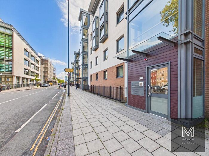 2 Bedroom Apartment To Rent In Deanery Road, Bristol, Bristol, BS1