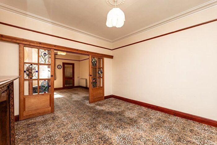 3 Bedroom Terraced House For Sale In Wood Street, Castleford, WF10