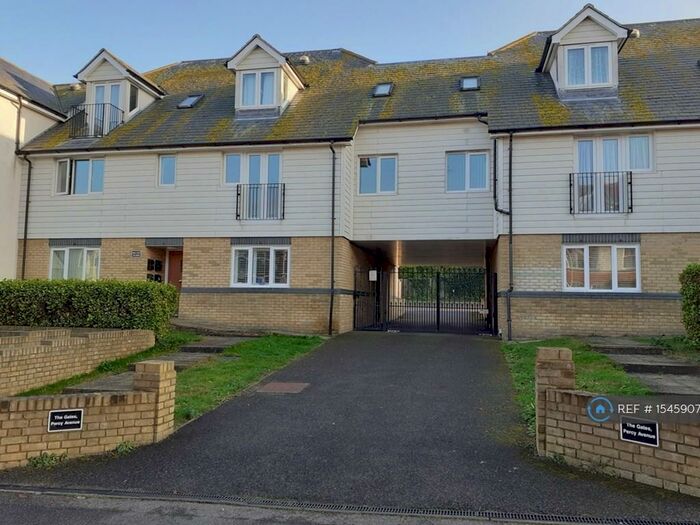 2 Bedroom Flat To Rent In Kingsgate, Broadstairs, CT10