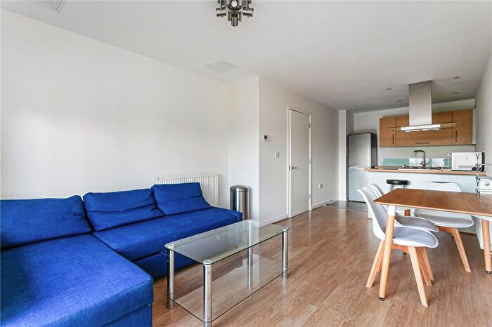 1 Bedroom Flat For Sale In Commercial Road, London, E14