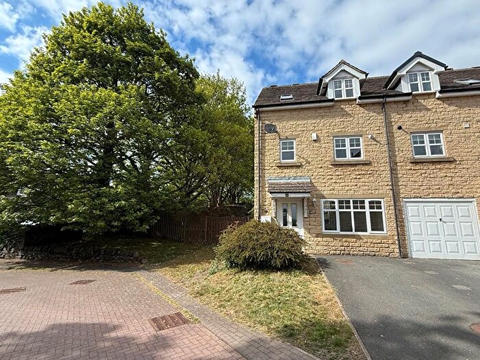 3 Bedroom Town House For Sale In Whitestone Drive, East Morton, BD20