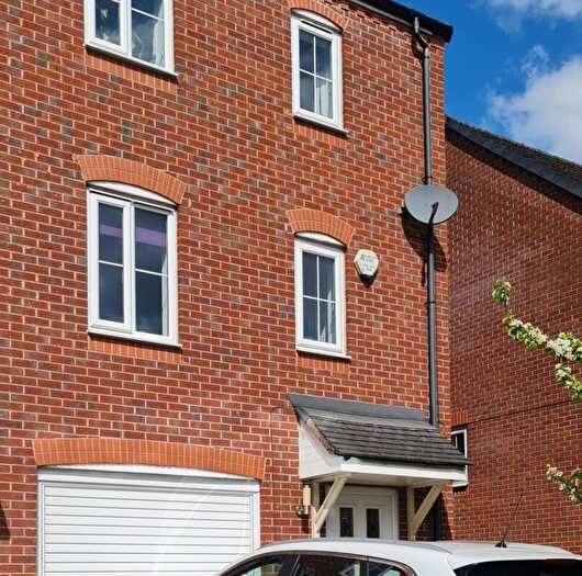 3 Bedroom Semi-Detached House For Sale In North Dene Park, Oldham, OL9