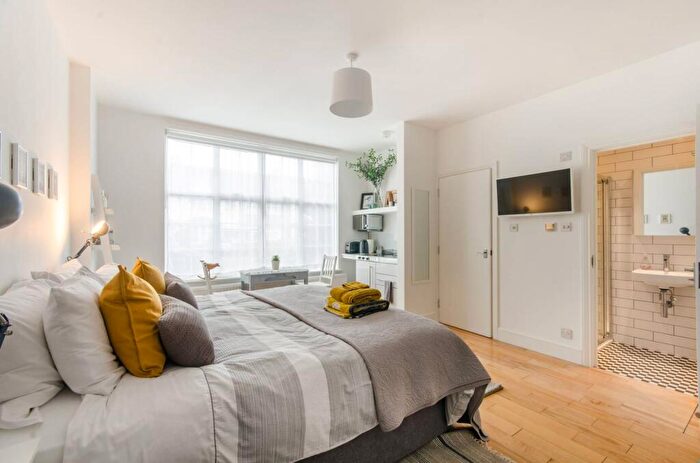 1 Bedroom Maisonette To Rent In Doyle Gardens, Kensal Green, London, NW10