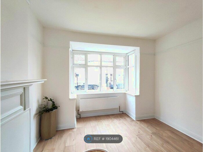 3 Bedroom Semi-Detached House To Rent In Blanmerle Road, London, SE9