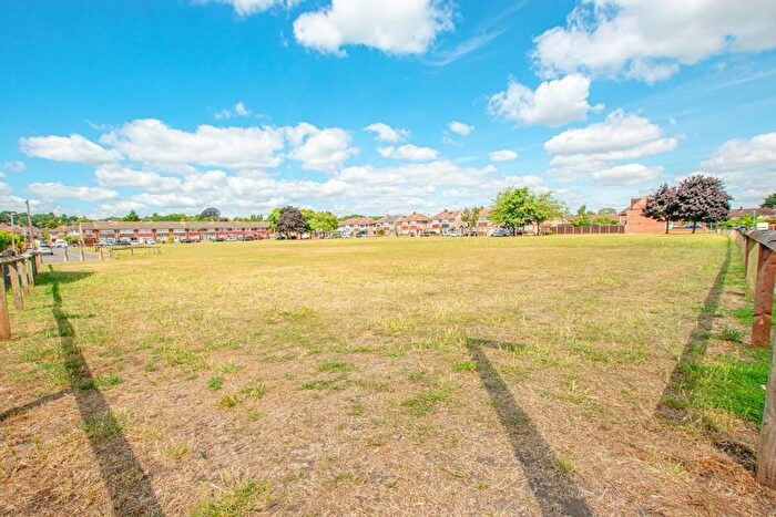 2 Bedroom End Of Terrace House To Rent In Tregelles Road, Hoddesdon, EN11