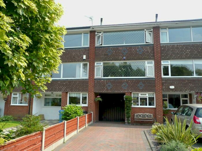 3 Bedroom Town House To Rent In Lugano Road, Bramhall, SK7