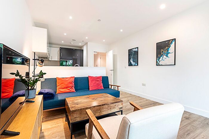 2 Bedroom Flat To Rent In Beck Square, London, E10