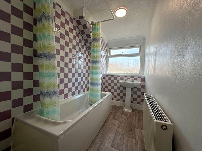 2 Bedroom Flat To Rent In Albany Road, Bexhill-On-Sea, TN40