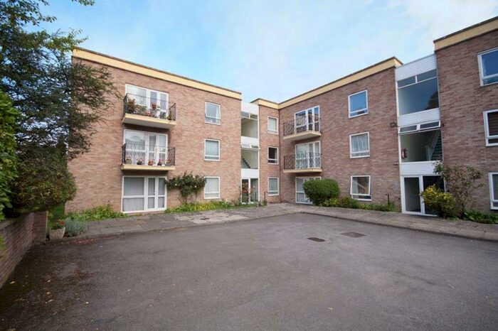 2 Bedroom Flat To Rent In Christchurch, GL50