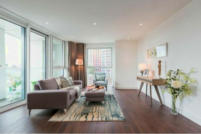 2 Bedroom Flat To Rent In Wandsworth Road, London, SW8