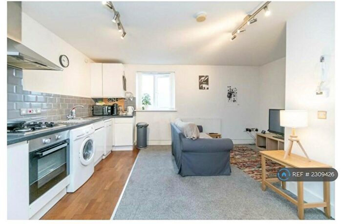 2 Bedroom Flat To Rent In Main Road, Radcliffe-On-Trent, Nottingham, NG12