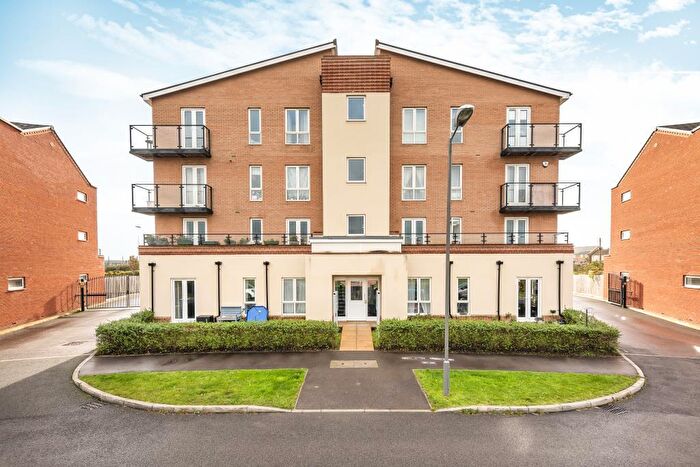 2 Bedroom Flat To Rent In Berryfields, Aylesbury, HP18