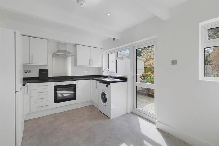 2 Bedroom Property To Rent In New Road, Hanworth, Feltham, TW13