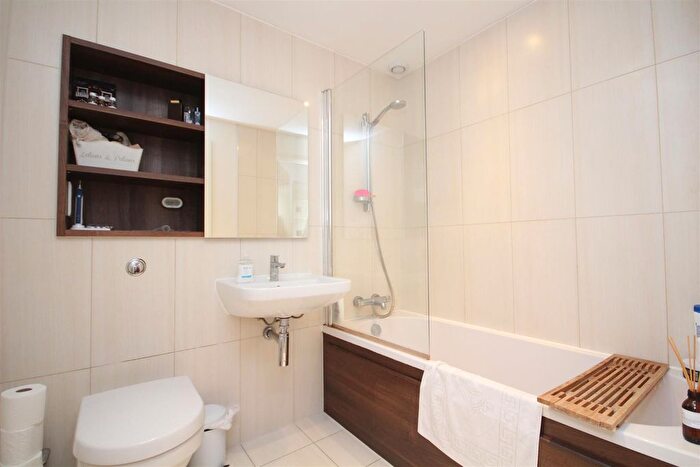 1 Bedroom Flat To Rent In Bromyard House, Bromyard Avenue, W3