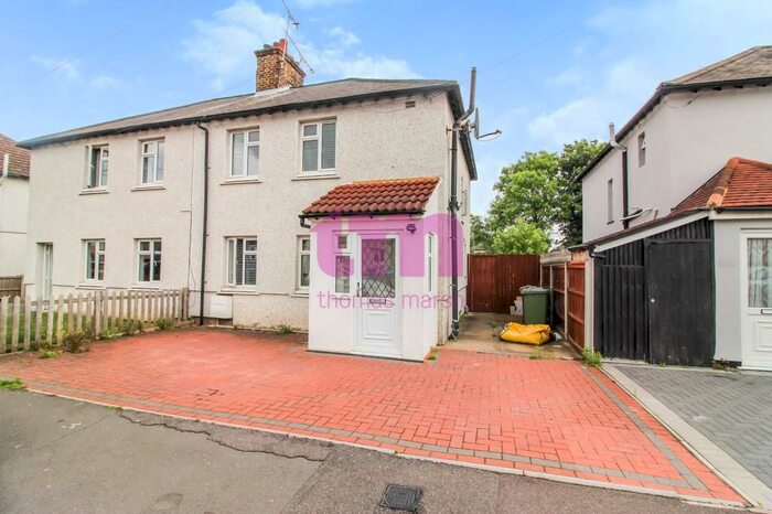 3 Bedroom Semi-Detached House To Rent In Lenthall Avenue, Grays, RM17