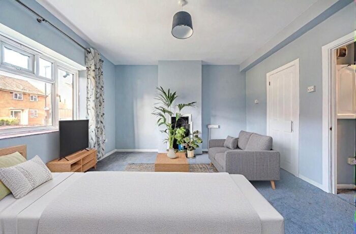 1 Bedroom Studio For Sale In Brook Lane, Kidbrooke, Blackheath, London, SE3