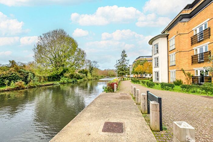 2 Bedroom Flat For Sale In Ovaltine Drive, Ovaltine Court Ovaltine Drive, WD4