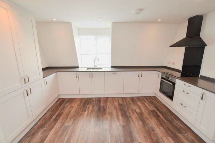 2 Bedroom Flat To Rent In Lushington Lane, Eastbourne, BN21