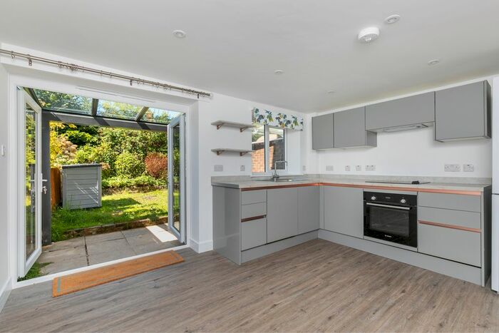 4 Bedroom Town House To Rent In Langton Close, Winchester, SO22