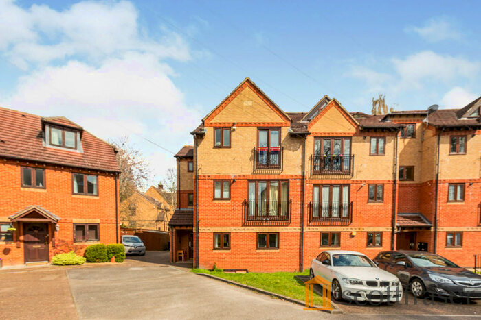 2 Bedroom Apartment To Rent In The Dale, Headington, OX3