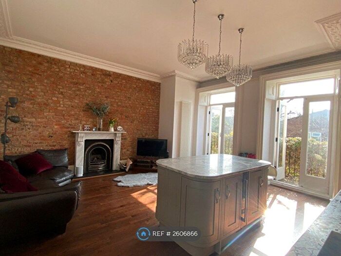 3 Bedroom Flat To Rent In Shooters Hill Road, London, SE3