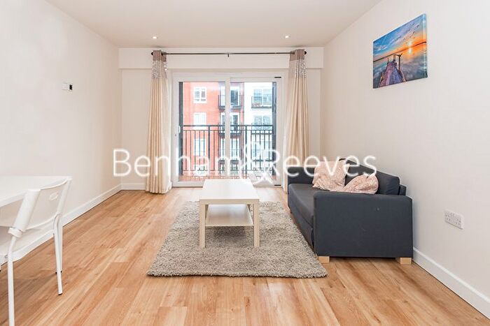 1 Bedroom Flat To Rent In Beaufort Square, Edgware, NW9