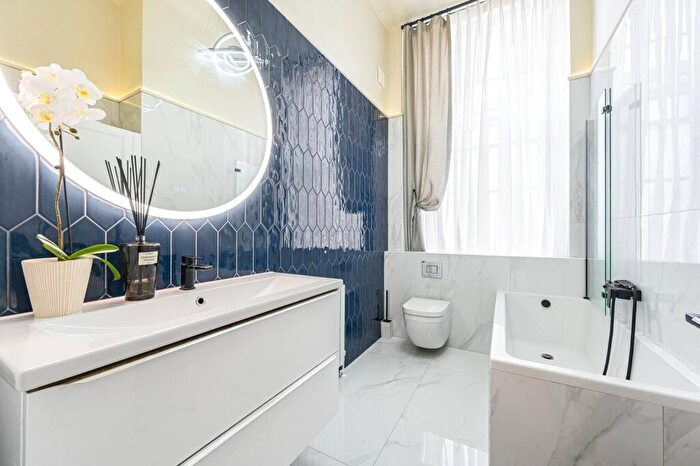 2 Bedroom Flat For Sale In Sidney House, Shooters Hill, London, SE18