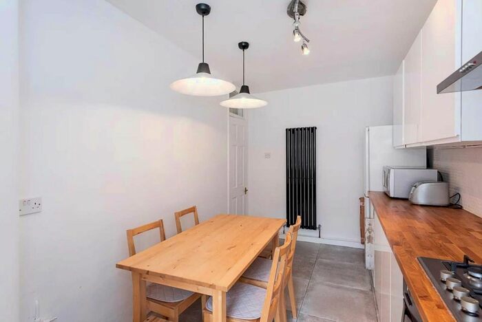 2 Bedroom Flat To Rent In Bidborough Street, Bloomsbury, WC1H