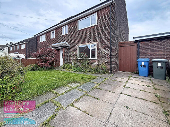 3 Bedroom Semi-Detached House For Sale In Mavis Drive, Coppull, PR7