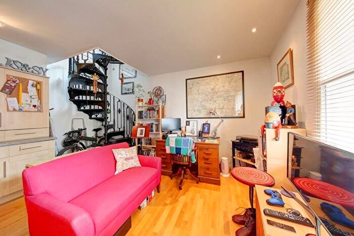 1 Bedroom Property To Rent In Balham High Road, SW17