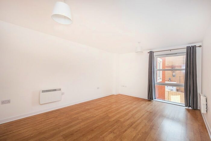 1 Bedroom Flat To Rent In London Road, Kingston Upon Thames, KT2