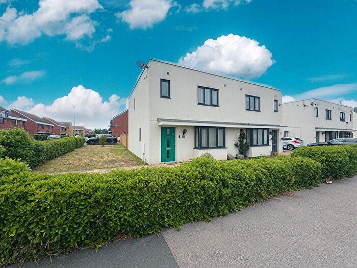 3 Bedroom Semi-Detached House For Sale In Shearwater Avenue, East Tilbury, RM18