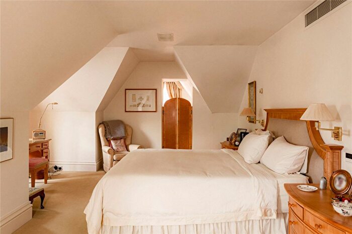 3 Bedroom Flat For Sale In Rose Square, Fulham Road, Chelsea, London, SW3