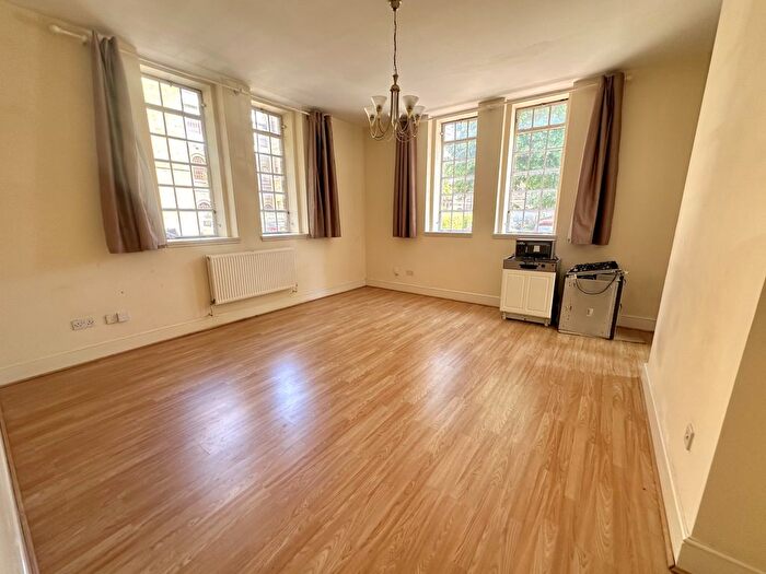 4 Bedroom Flat To Rent In Osterley Gardens, Chevy Road, Southall, UB2