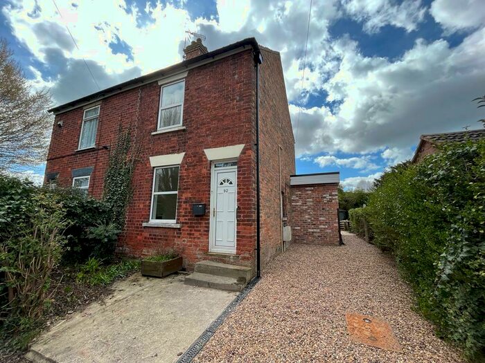 2 Bedroom Semi-Detached House For Sale In Station Road, Misterton, Doncaster, DN10