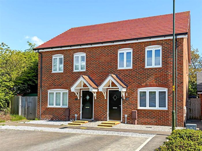2 Bedroom End Of Terrace House For Sale In Linseed Way, Yapton, Arundel, BN18