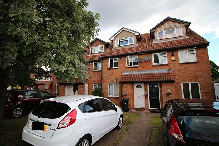 2 Bedroom Maisonette To Rent In Pedley Road, Chadwell Heath, Romford, RM8