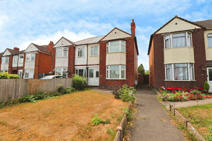3 Bedroom Semi Detached House For Sale In Hillmorton Road, Rugby, CV22