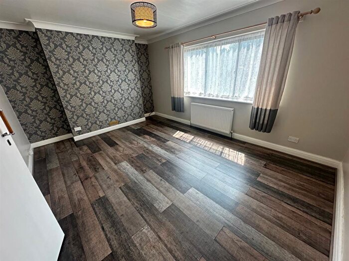 2 Bedroom Flat To Rent In Stonegrove, Edgware, HA8