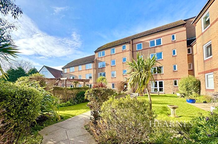 2 Bedroom Flat For Sale In Sea Road, Boscombe, Bournemouth, BH5