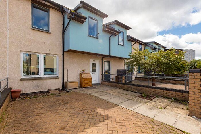 3 Bedroom Terraced House For Sale In Castlebrae Glebe, Edinburgh, EH16