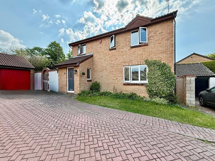 4 Bedroom Detached House For Sale In Glenfield Road, Warden Hills, Luton, Bedfordshire, LU3