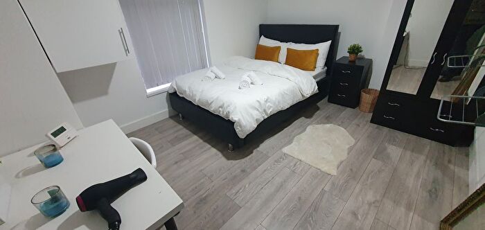 1 Bedroom Flat To Rent In Russell Street, Cathays, Cardiff, CF24