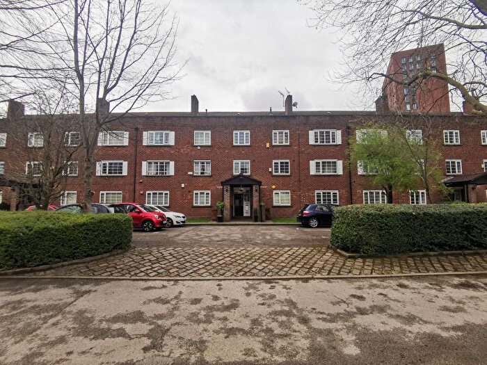 2 Bedroom Flat To Rent In Bevill Square, Salford, M3