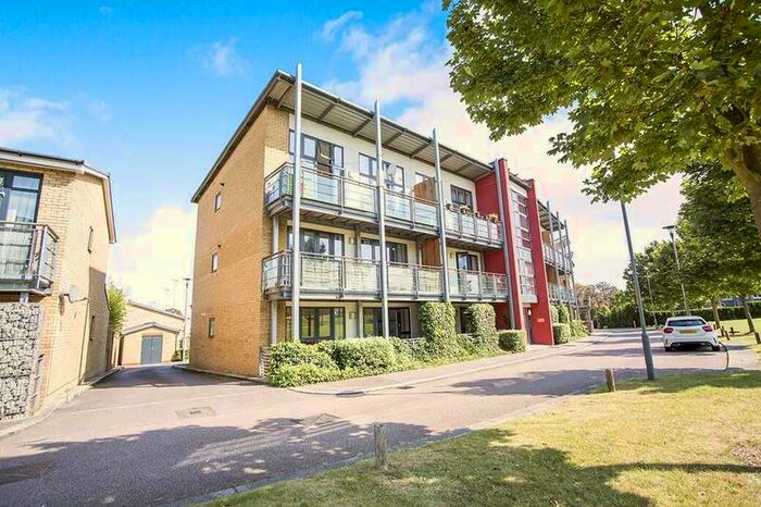 2 Bedroom Flat To Rent In Park Lane, Greenhithe, DA9