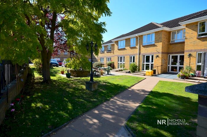 1 Bedroom Flat To Rent In Clayton Road, Chessington, Surrey., KT9